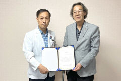 이상우 경주상이군경지회장, 경주동산병원에 헌혈증과 기부금 맡겨