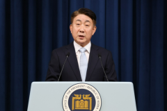 [속보] 尹, 이동관 방통위원장 임명 재가…방문규 산자부장관 인사청문요청안 재가