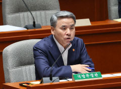 국방장관, '홍범도함' 명칭 변경 논란에 