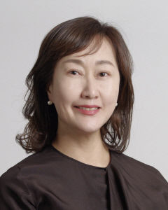 [문화산책] 창문 너머 보이는 도시 하늘