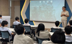 VR 사격·군복 사진 찰칵…병무청 병역진로설계교육 '성황'