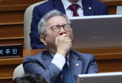 [속보] 조국 아들 허위 인턴확인서 발급 최강욱…의원직 상실