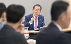 홍준표, 신공항 '화물터미널 배치' 개입한 구미시장 향해…