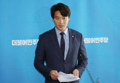민주당, 원내지도부 총사퇴에 26일 새 원내대표 선출…대법원장 공백 불가피