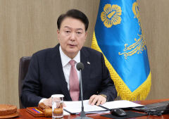 尹, 교권 4법에 