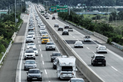 [속보] 연휴 앞두고 고속도로 정체 시작…서울→대구 5시간55분