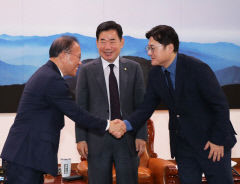 여야 원내대표 회동…내달 6일 본회의 개최 합의
