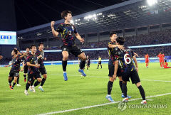 [아시안게임] 남자 축구, 중국 2-0 제압…6회 연속 4강 진출