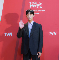 배우 최현욱, 담배 꽁초 무단 투기 영상  '논란'에 누리꾼 