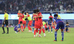 [아시안게임] 남자 축구 일본 꺾고 금메달…2-1 역전승