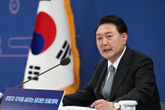 尹대통령, 연일 참모진에 