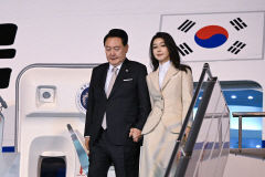 尹지지율, TK도 긍·부정 역전하며 '위기'…'민심·현장·순방'으로 극복할까