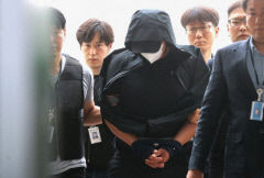 검찰, 224m 상공서 비행기 문 연 30대에 징역 6년 구형