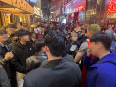핼러윈 사흘 앞둔 토요일 밤…동성로 클럽거리에 인파 붐벼