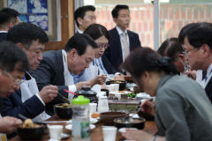 대구 칠성시장 찾은 尹대통령, 점심은 뭘 먹었을까