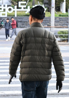 [포토뉴스] 추워진 날씨에 겨울옷 꺼내입은 대구 시민