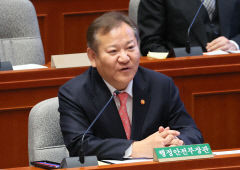 與 