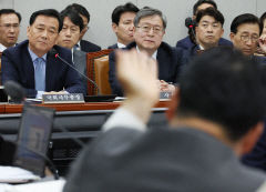 김진표 의장, 이동관 탄핵안 철회 결재…국민의힘은 항의