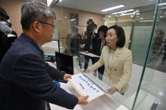 국민의힘, 이동관 방통위원장 탄핵 재추진에 권한쟁의심판 청구
