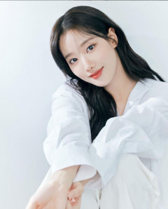 에이프릴 출신 이나은, '왕따 논란' 2년만에  '재벌X형사'로 복귀