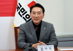 與, 김재원 후임에 '경주 재선' 김석기 최고위원 선출