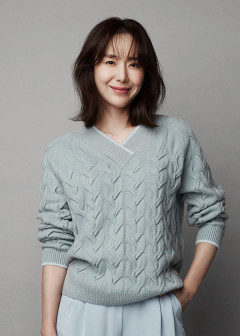 윤정희 남편 , 카카오 제작사 고가 인수 연루…아내 투자처에 시세 차익 몰아주려
