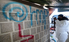 경복궁 담장 스프레이 낙서 용의자 '추적 중'…신원 사실상 특정