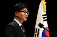 한동훈, 대권주자 입지도 다졌나…여론조사서 韓 45%·이재명 41%