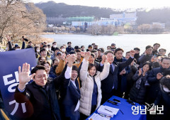 [포토뉴스] 수성못에서 당원모집하는 이준석과 천아인