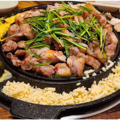 [경북맛집] 경북 영주 '독점 뒷고기'…한 입 베어 물면 육즙 '팡팡' 쫄깃한 돼지 뒷고기