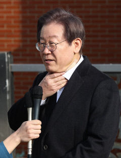 이재명 대표, 흉기 피습 8일 만에 퇴원…