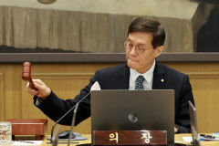 한은, 기준금리 8회 연속 3.5% 동결…부동산PF·물가 '발목'