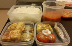 비싼 점심 밥값 부담에…직장인 '도시락' 싼다