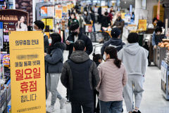 정부, 대형마트 공휴일 의무휴업 폐지 공식화…찬반 의견 팽팽