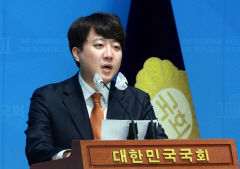 이준석 대표 vs 대한노인회장, '노인 지하철 무임승차 폐지' 놓고 설전