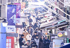 [포토뉴스] 포근한 날씨에 북적이는 대구 김광석길