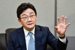 유승민 전 의원, 총선 불출마 선언 