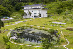 [울릉 가볼만한 곳] '쎄시봉' 가수 이장희의 음악 인생 담은 '울릉 천국 아트센터'