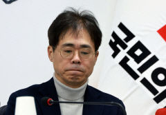 김경율 위원 불출마 선언 하루만에 민주당 '저격수' 변신