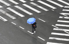 [포토뉴스] 우산쓰고 출근길 재촉하는 대구시민