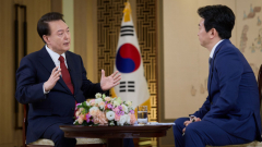 尹 대통령, 김건희 여사 명품가방 논란에 