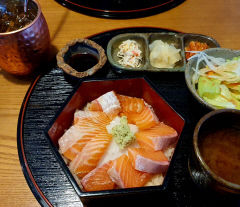 [대구 맛집] 대구 수성구 범어동 '코메루'…두툼한 연어가 '듬뿍' 고소하고 달큰한 덮밥