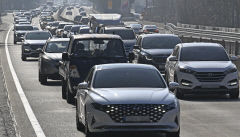 설 연휴 첫날 오후 주요 고속도로 정체 다소 풀려…서울에서 대구 3시간 30분