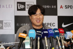 한화 복귀 류현진 역대 최고 대우…프로야구 샐러리캡 조정 논의 가속화