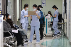 간호사들 의사업무 일부 수행 가능…전공의들 집단 이탈 '의료 공백' 채운다