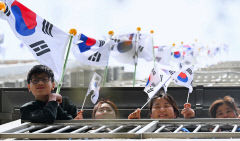 [포토뉴스] 삼일절 앞두고 태극기 가득 게양한 대구 달서구 아파트