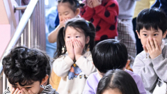 [포토뉴스] 화재대피 민방위 훈련 참가한 대구 어린이집 아이들