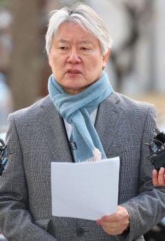 노환규 前 의협 회장 경찰 출석...