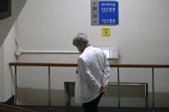 [포토뉴스] 이동하는 대구 한 대학병원 의료진