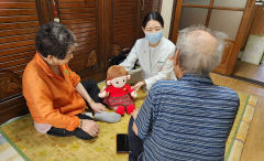 ['백세청춘' 시니어 특집] 대구 북구, 비대면·원격 AI 돌봄서비스 호평…치매 노인 AI인형 보급 고립 방지